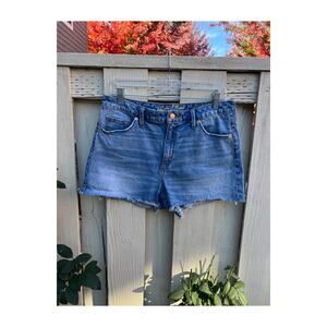 UNIVERSAL THREAD Light Wash High Rise Shortie Size 12/31